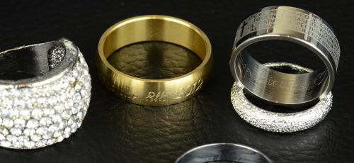 Engraving of the outside and inside of rings