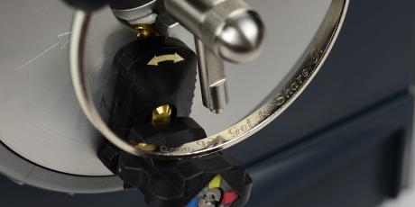 Engraving machine for inside of bracelets